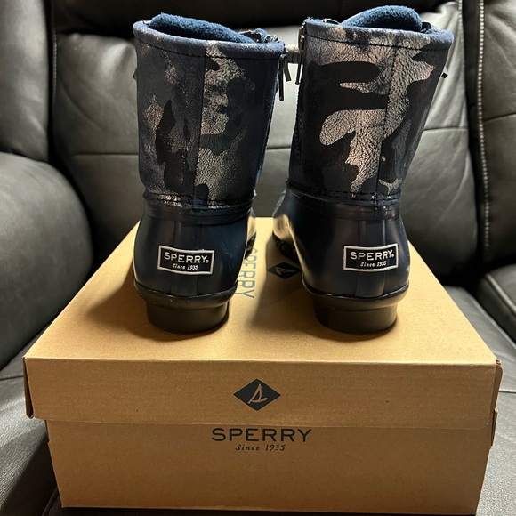 NWT Sperry duck boots. Blue camo. Size 6.5 - Picture 4 of 5